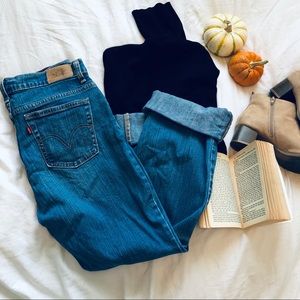 Levi’s Boot Cut Mom Jeans High Riding Vintage